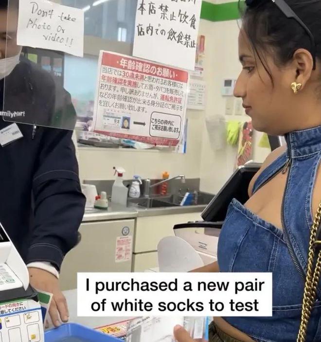 」日本街头散步结果网友吓傻：袜子好干净！AG真人澳门百家家乐印度网红「只穿白袜(图2)