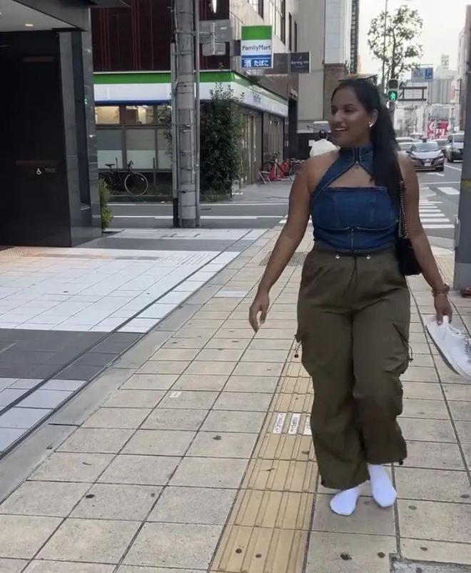 」日本街头散步结果网友吓傻：袜子好干净！AG真人澳门百家家乐印度网红「只穿白袜(图6)